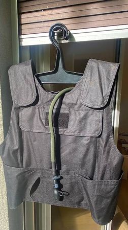 Gilet tactique hydratation avec plaques balistiques!