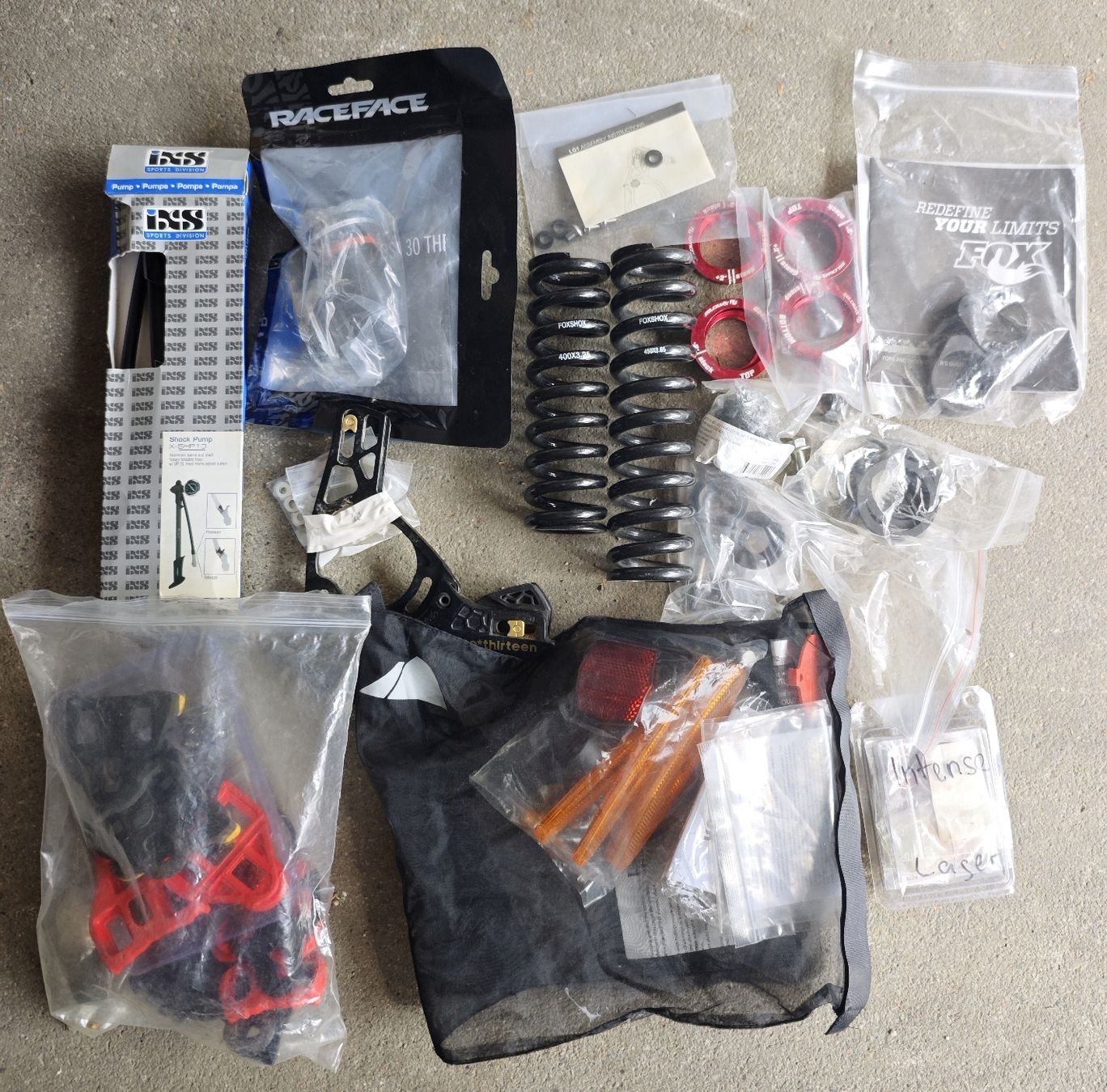 Fox Ersatzteile: Veloteile Fox Dämpferfedern RaceFace e13 Pump Set  – Gebraucht aus Chur von Edina1994