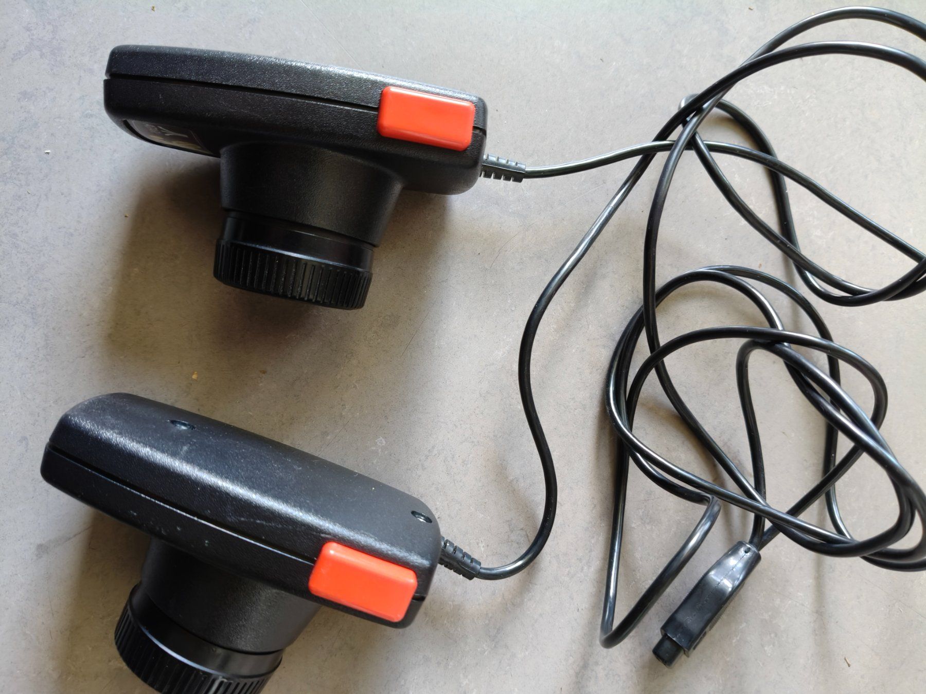 Controller: 2 Atari Paddle Controller für Tennis an 1 stecker – Usato da Zürich venduto da s6000 1