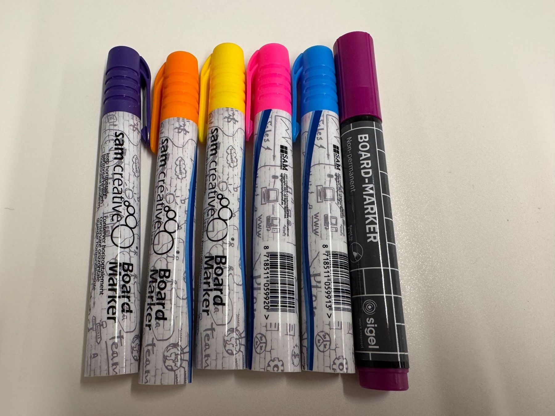 Penna & Evidenziatori: Bunter Set aus 6 Board Marker NEW – Nuovo (secondo la descrizione) da Mägenwil venduto da Dascha69