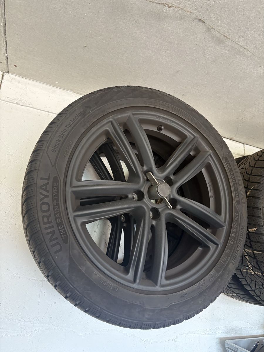 Pneumatici & Ruote complete: 1 Satz Cupra Ateca Winterräder – Usato da Wohlen b. Bern venduto da TheGift