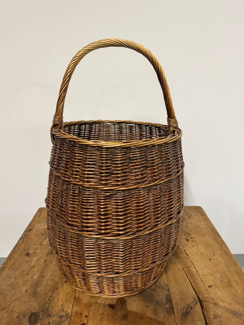Sonstiges für Haushalt & Wohnen: Authentic Antique French Wicker Basket – Gebraucht aus Oeschseite von -Luxury-On-Line-