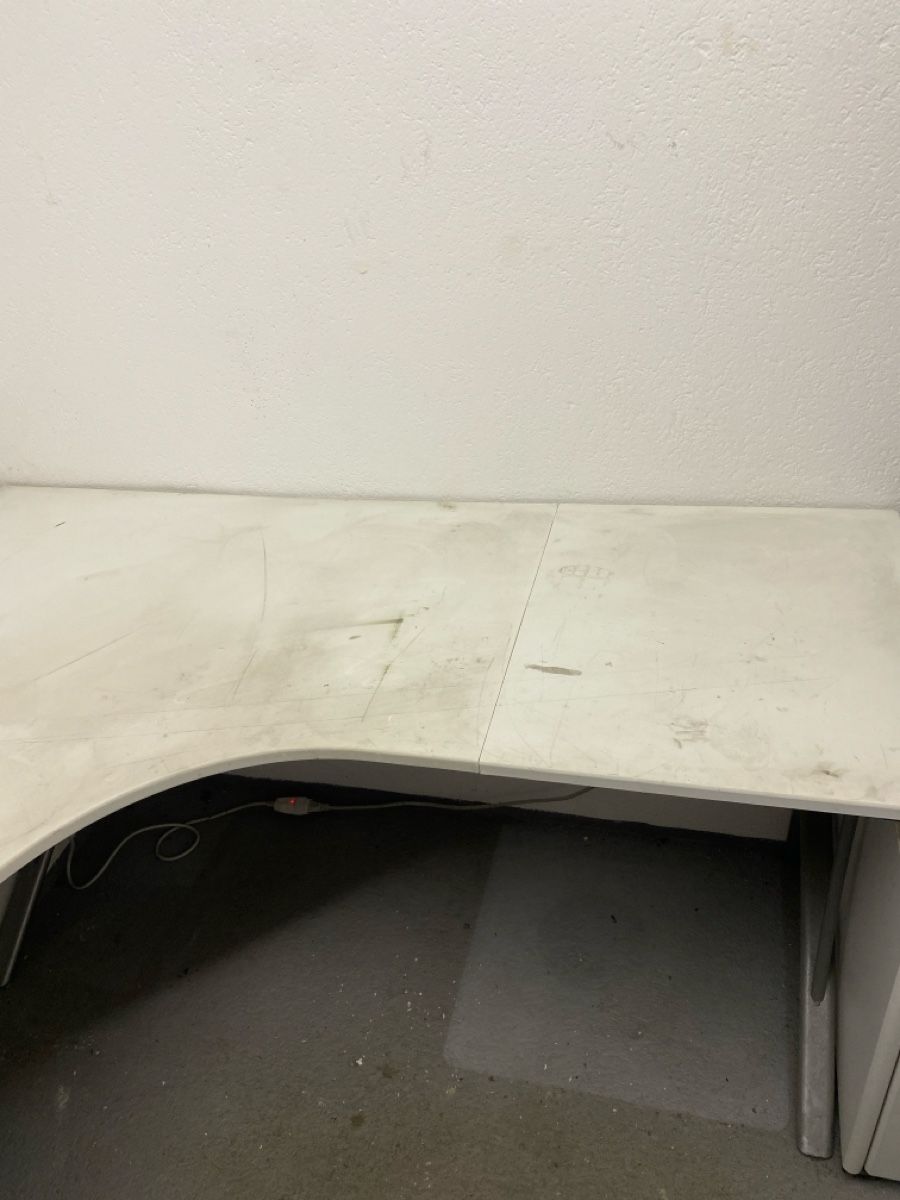 Bureaux: Eckschreibtisch mit Bürostuhl – D'occasion à Disentis/Mustér par jack321 2