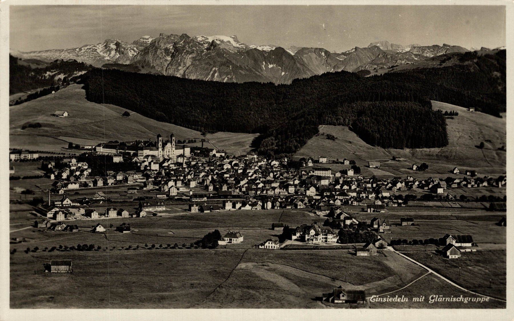 Cartoline postali: Einsiedeln mit Glärnischgruppe – Usato da Bronschhofen venduto da Astore