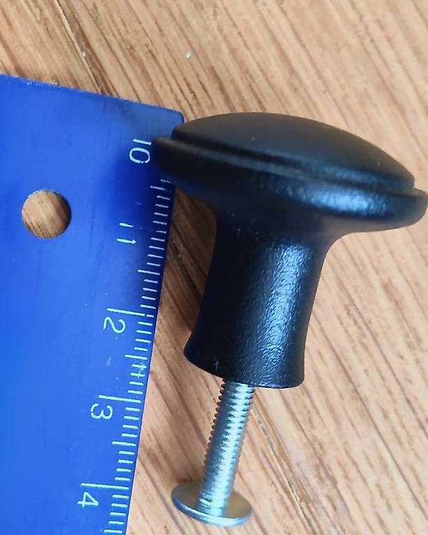 Ikea Quincaillerie: 3 schwarze Möbelknöpfe mit Schrauben – D'occasion à Birmensdorf ZH par mirimiri 1