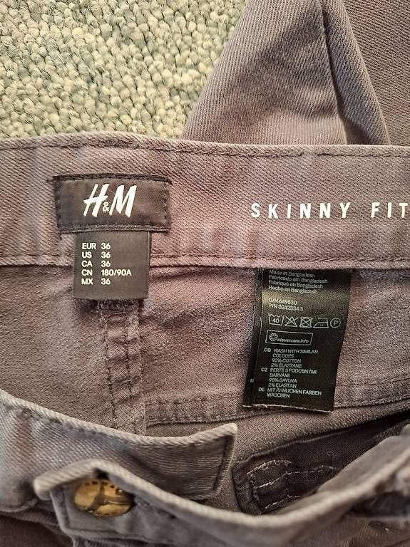 Pantaloni: H&M Hose grau Skinny Fit – Usato da Niederuzwil venduto da Liberatopixel 1