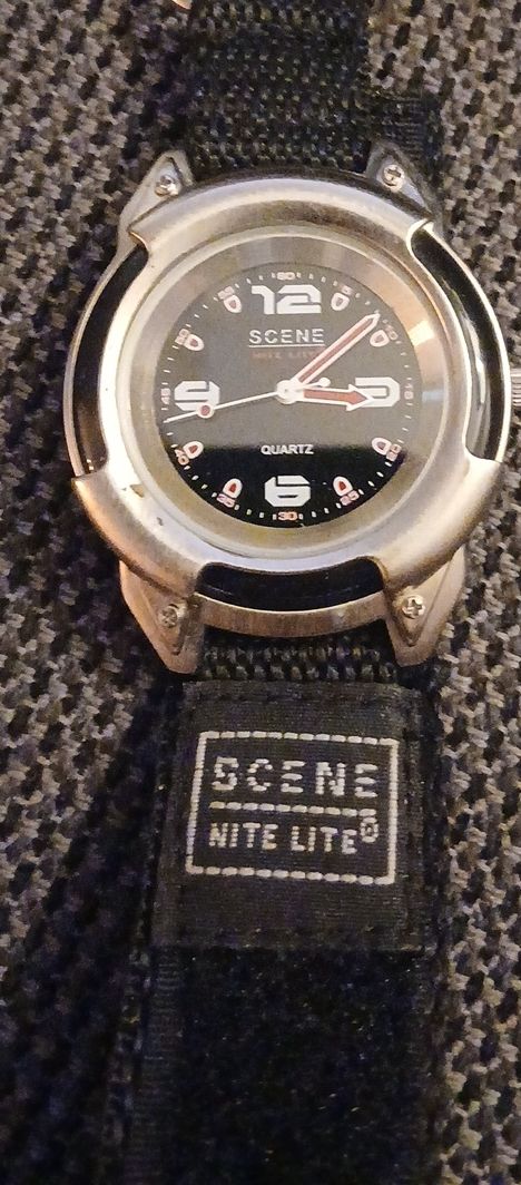 Montres: SCENE Quarzuhr  – D'occasion à Muri AG par ang_dk2j