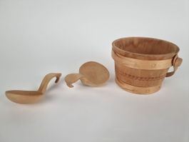 Holzkessel mit Kellen