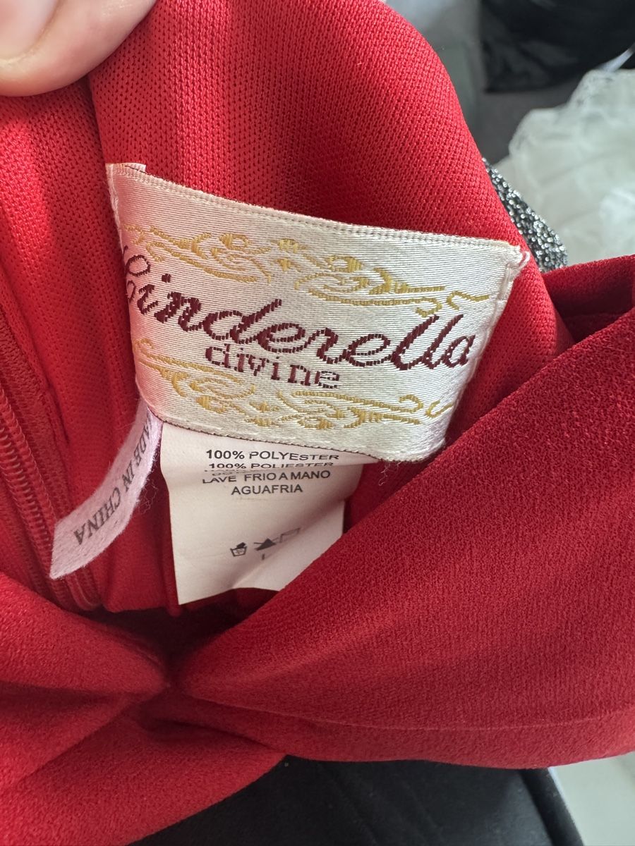 Kleider: Abendkleid rot – Neu (gemäss Beschreibung) aus Oftringen von D.de 2