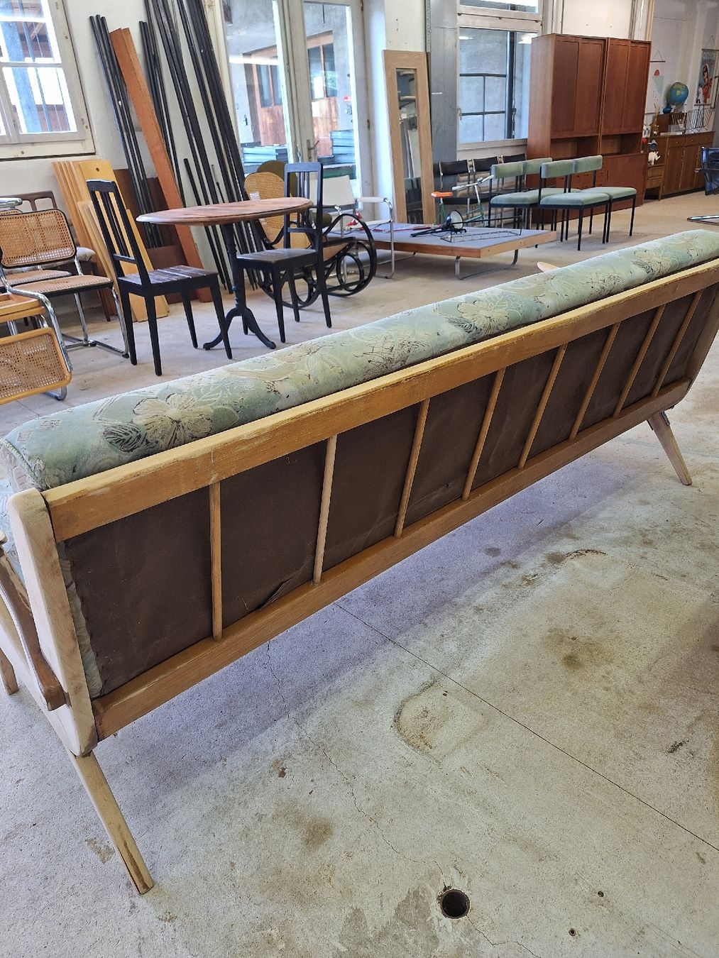 Divani: Mid Century Sofa, Vintage – Difettoso da Urtenen-Schönbühl venduto da Atelier21_bern 2