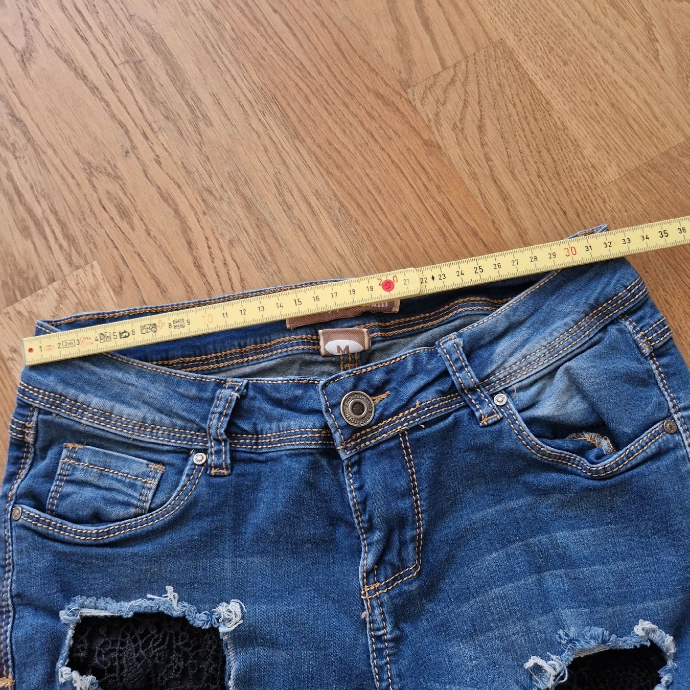 Jeans: Coole destroyed Jeans mit Spitze, Grösse S – Nuovo (secondo la descrizione) da Nendeln venduto da witr_gliabt 9