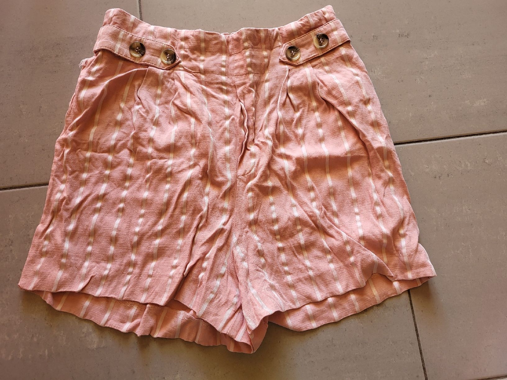 Tally Weijl Pantaloni: Shorts Gr. 40 Tally Weijl – Usato da Mörschwil venduto da minggeli12 1