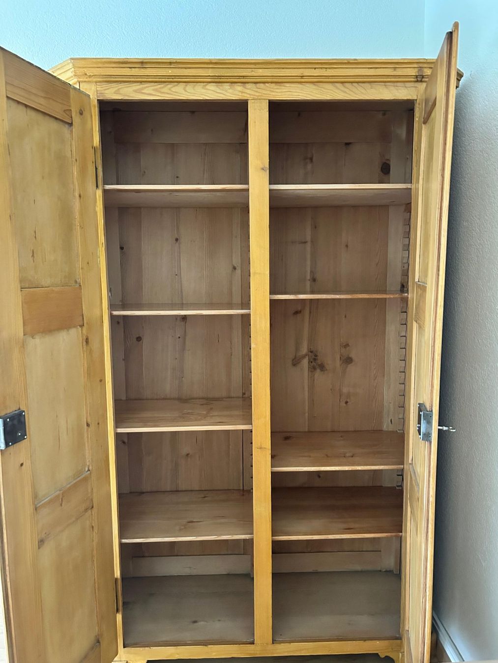 Dosen: Antiker Holzkasten Schrank – Gebraucht aus Zürich von nin_lisan97 1