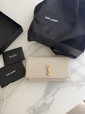 Sac à bandoulière Saint Laurent beige en cuir, parfait pour 