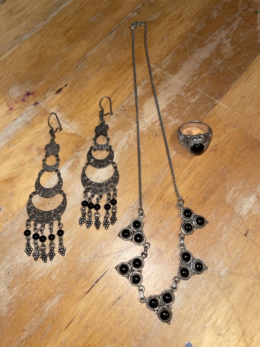 Altri gioielli: Schönes Schmuckset schwarz / silber – Usato da Derendingen venduto da _Daisy1