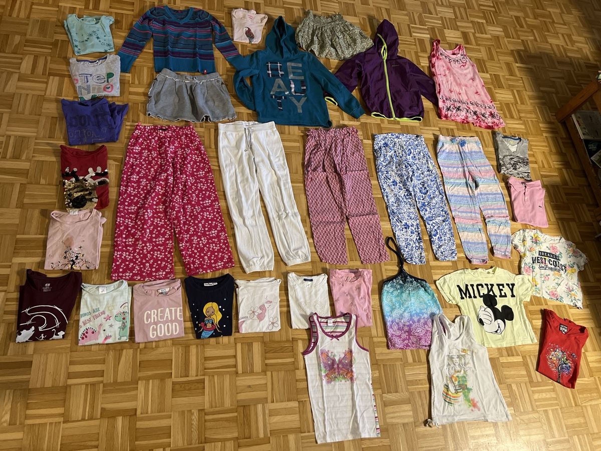 Lotti & Set di vestiti: Kinderkleider Paket Mädchen, Gr. 134/140 – Usato da Zuchwil venduto da Commander0