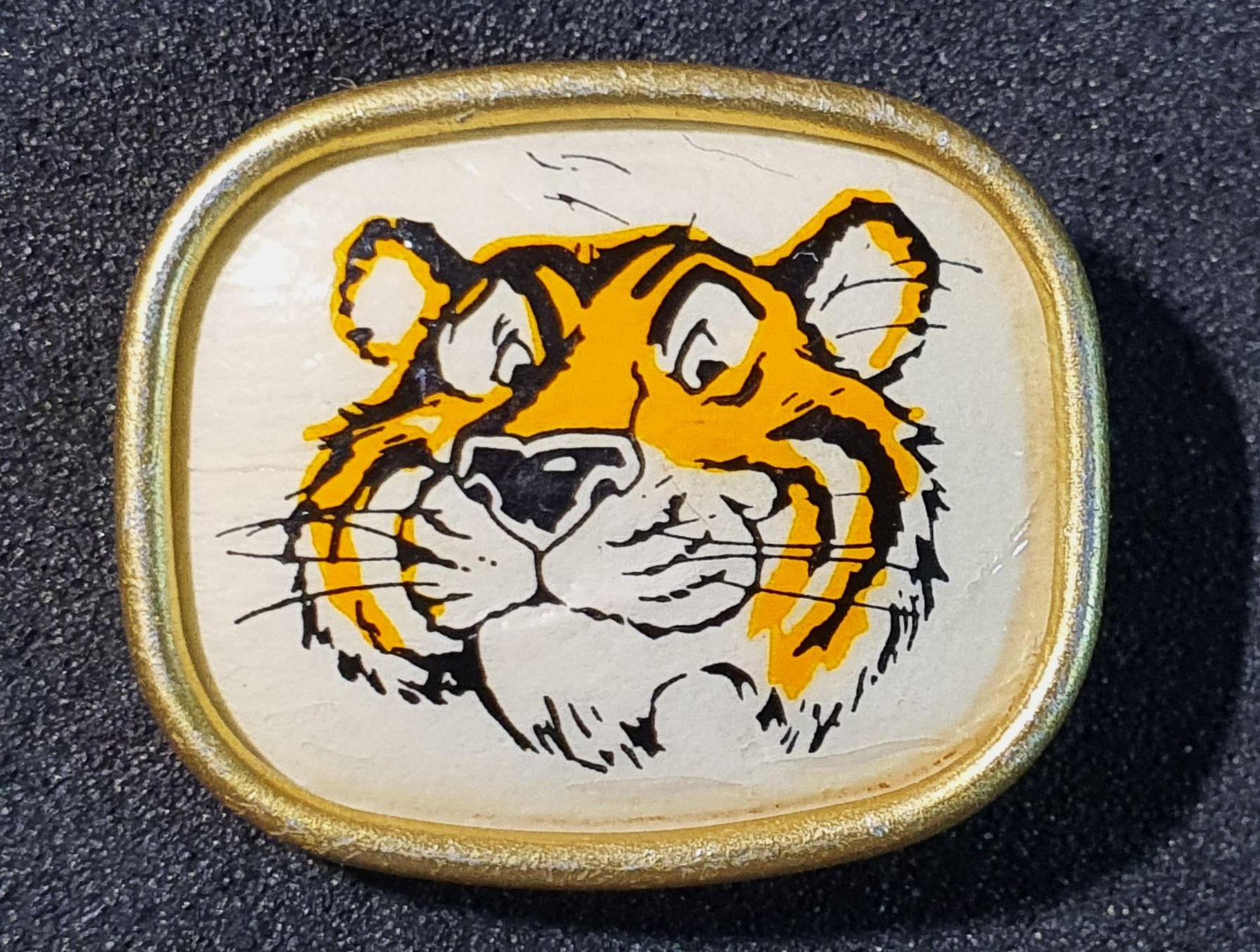 Esso Placchette & Badge: GG024 - Brosche ESSO Tiger – Usato da Reinach BL venduto da Boston-Verkauf