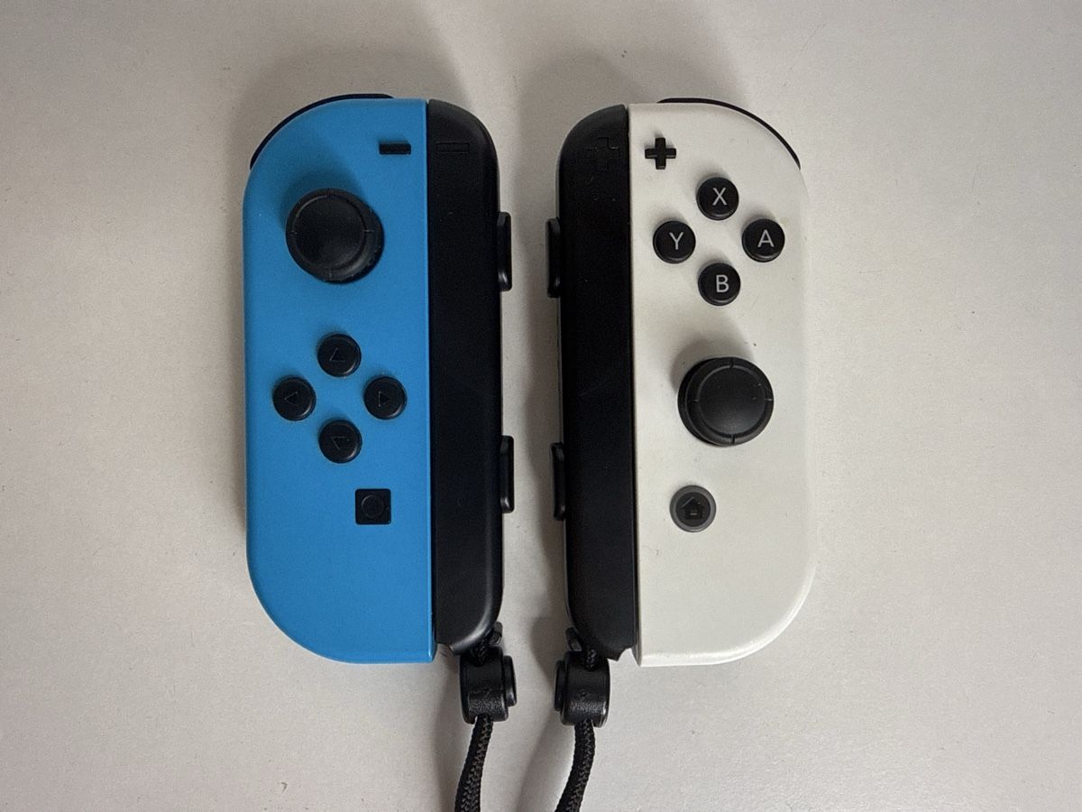 Nintendo Controller: Nintendo Switch Joy-Cons -  blue and white set - good cond. – Usato da Ehrendingen venduto da bubulence