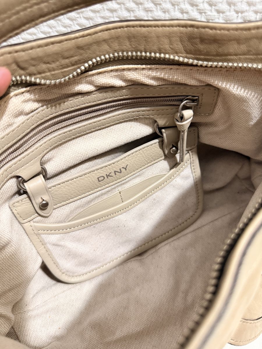 DKNY Sacs femmes: DKNY Leather One Strap Shoulder Bag y2k – D'occasion à Geneve par DarlingVintage 9