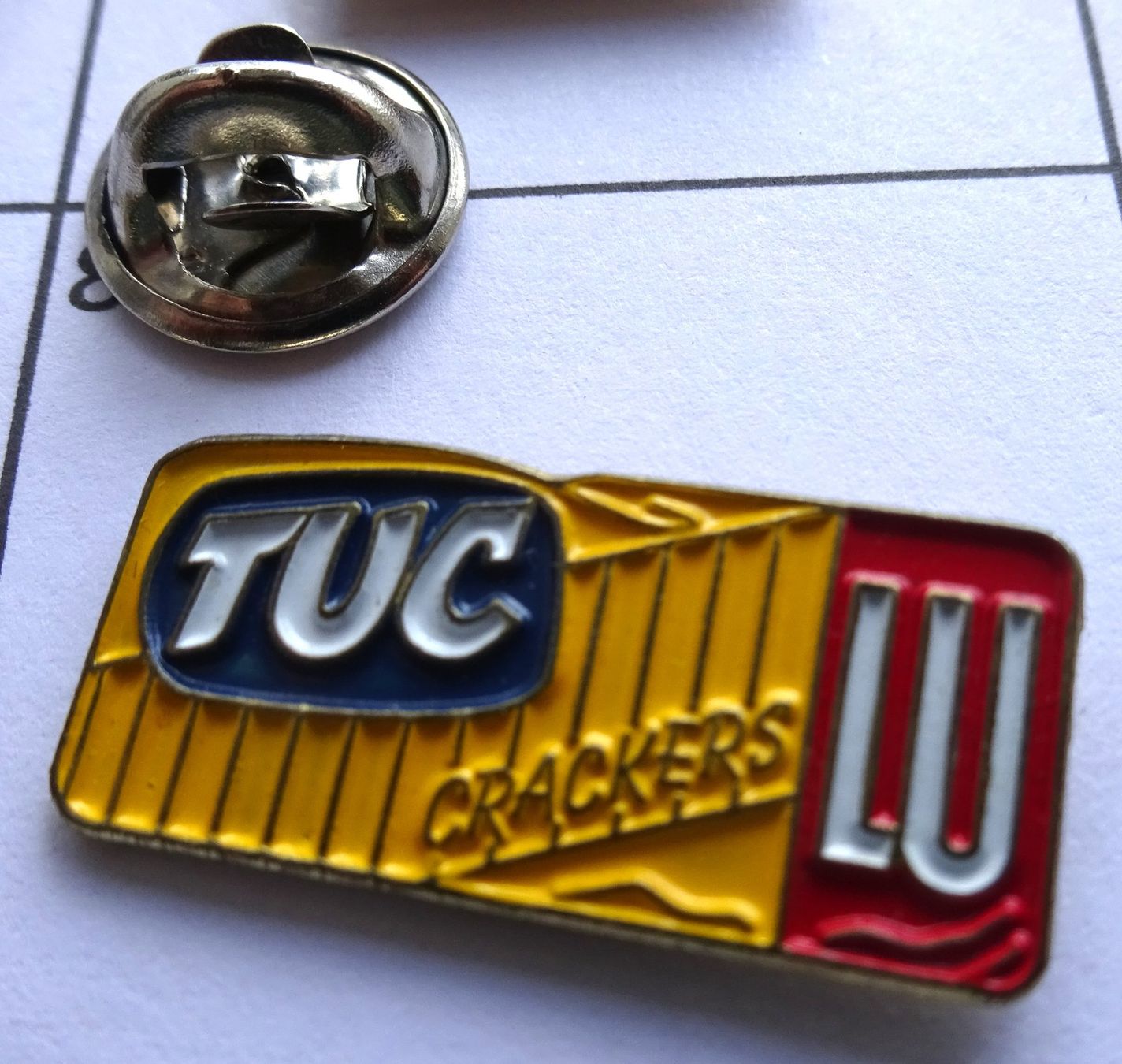 Plaketten & Abzeichen: Pin TUC  LU    Crackers – Gebraucht aus Utzenstorf von BUtter81