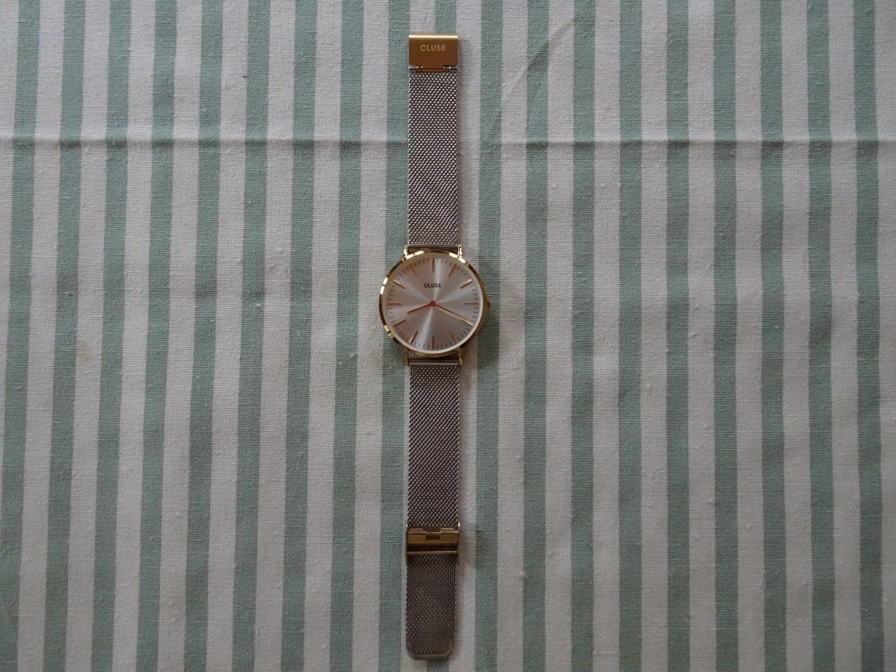 Cluse Orologi: Cluse Damen Armbanduhr silber-gold mit Etui - 425208 – Usato da Küssnacht am Rigi venduto da Good4Deckeli 2