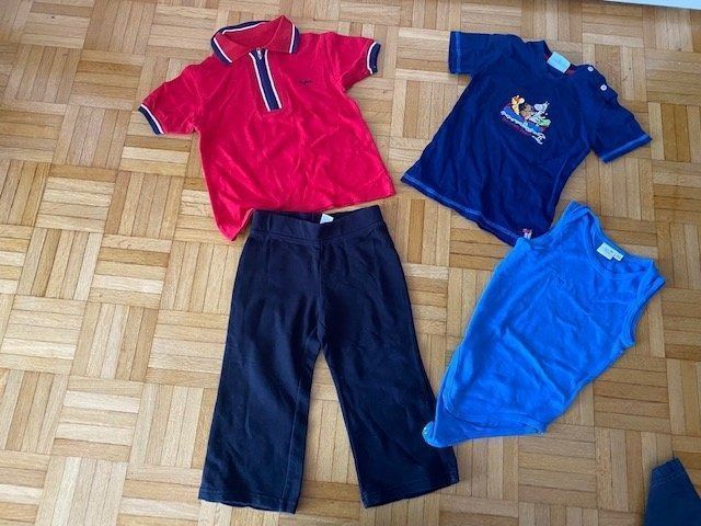 Lotti & Set di vestiti: Kleiderpaket 10-teilig Junge Gr. 92 – Usato da Emmen venduto da Aribini 1