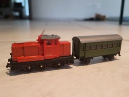 1 Lokomotive & 1 Passagierwaggon (Siku)