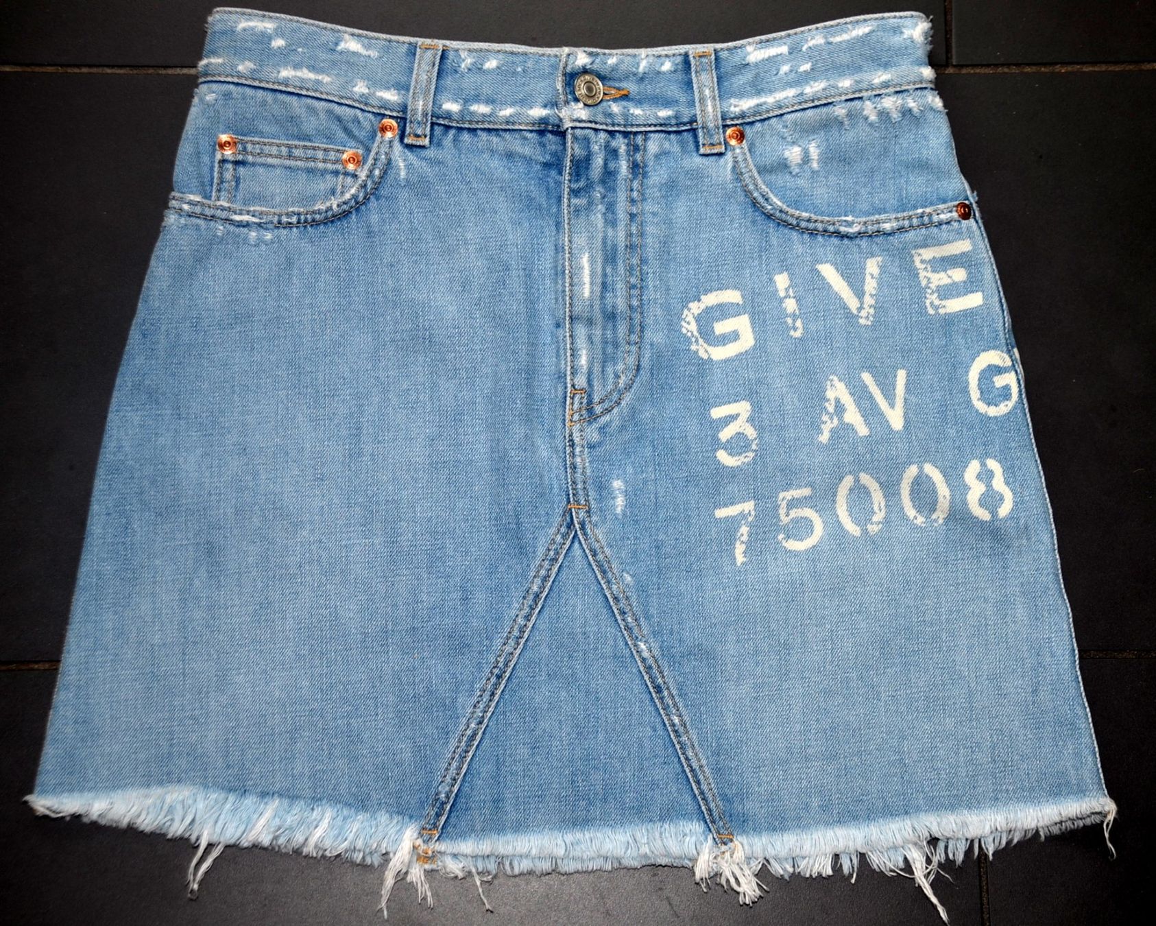 Givenchy Gonne: Givenchy Rock / jupe .38 – Usato da Collonges venduto da arashee