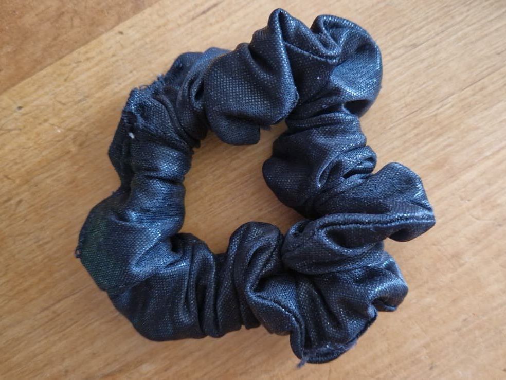 Haarschmuck: Scrunchie schwarz glitzer - Haargummi – Gebraucht aus Frauenfeld von jgh_gx6v