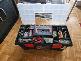 Werkzeug Plastik Box Kasten aufklappbaren Fach imDeckel 51cm
