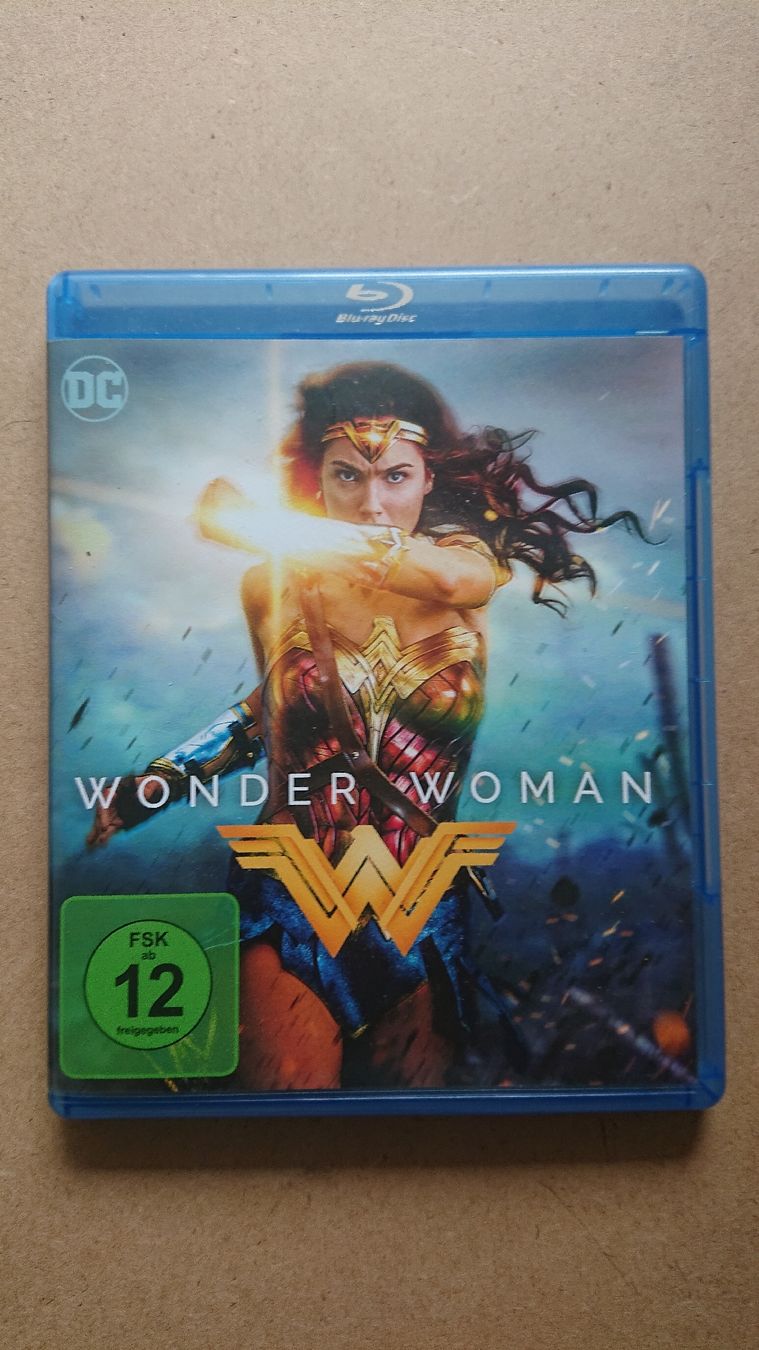 Tutti i DVDs: Wonder Woman - Blu-ray - – Usato da Chur venduto da FreakofRarity
