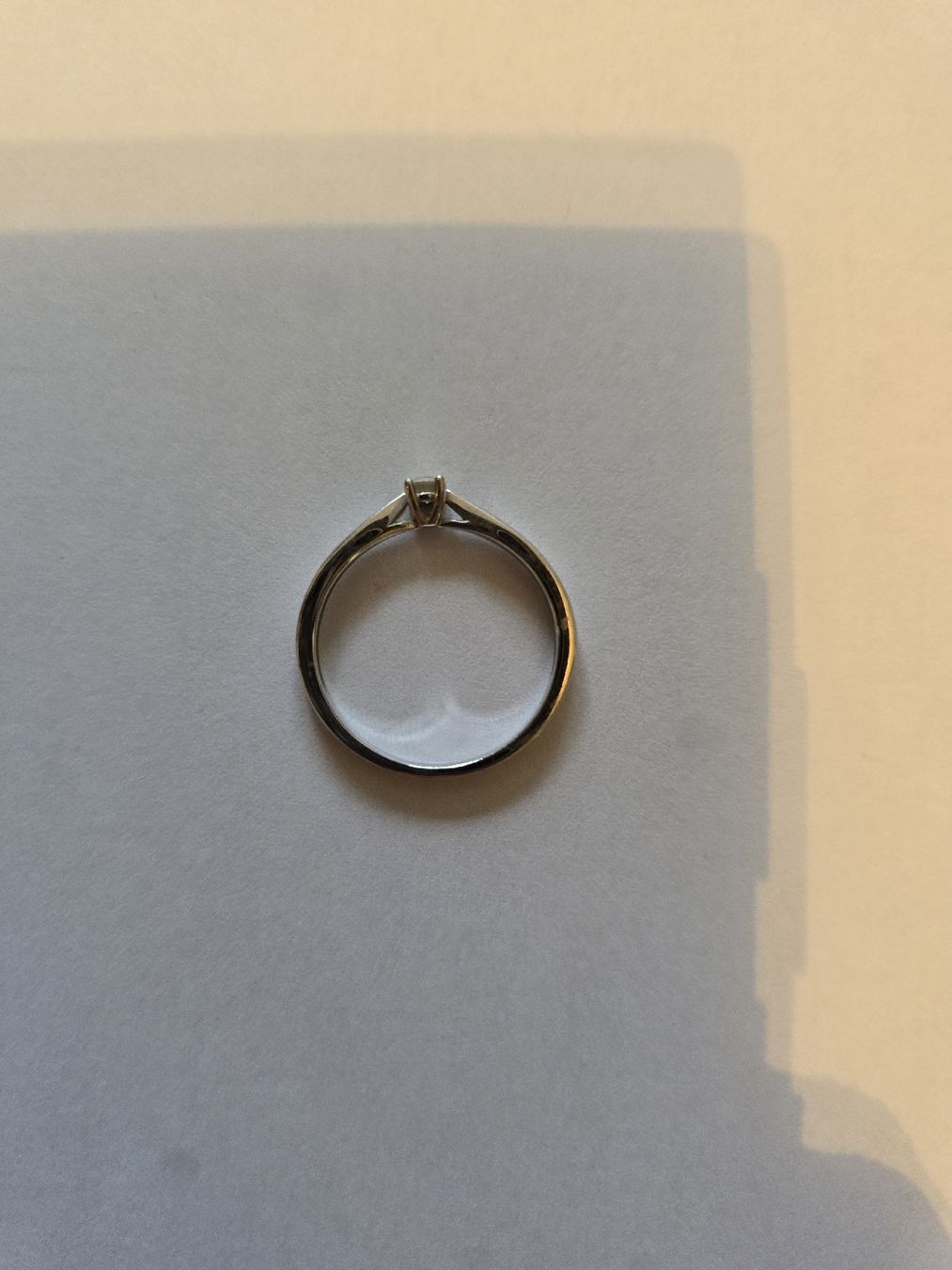 Anelli: ​Superbe bague solitaire en or gris – Usato da La Chaux-de-Fonds venduto da orelg 2