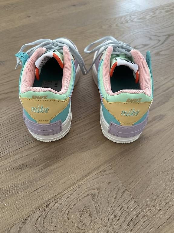 Scarpe da donna: Nike Air Force 1 – Usato da Igis venduto da andrin_borer 4