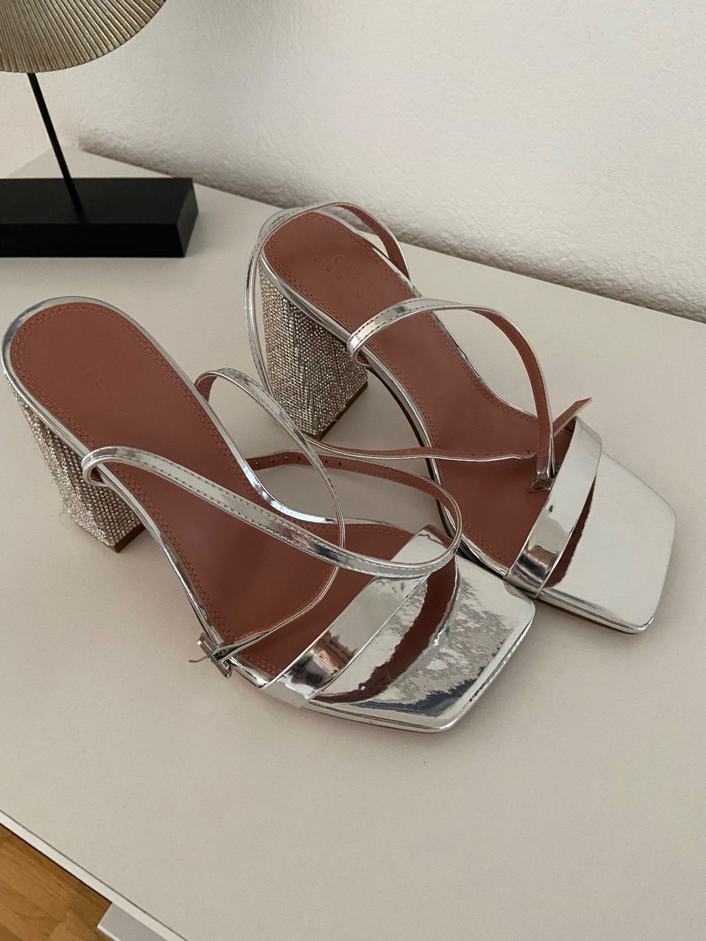 Scarpe da donna: Sandale mit Glitzersteinchen – Nuovo (secondo la descrizione) da Bülach venduto da kittygismo