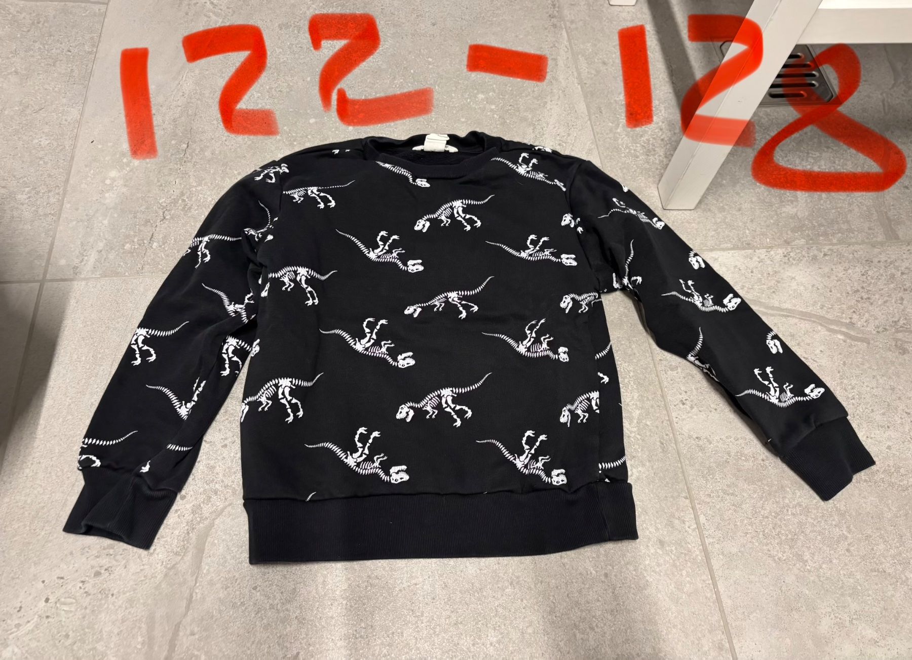 Maglioni & Felpe: Pull dinosaure 122 - 128 – Usato da Salvenach venduto da gwenwywar