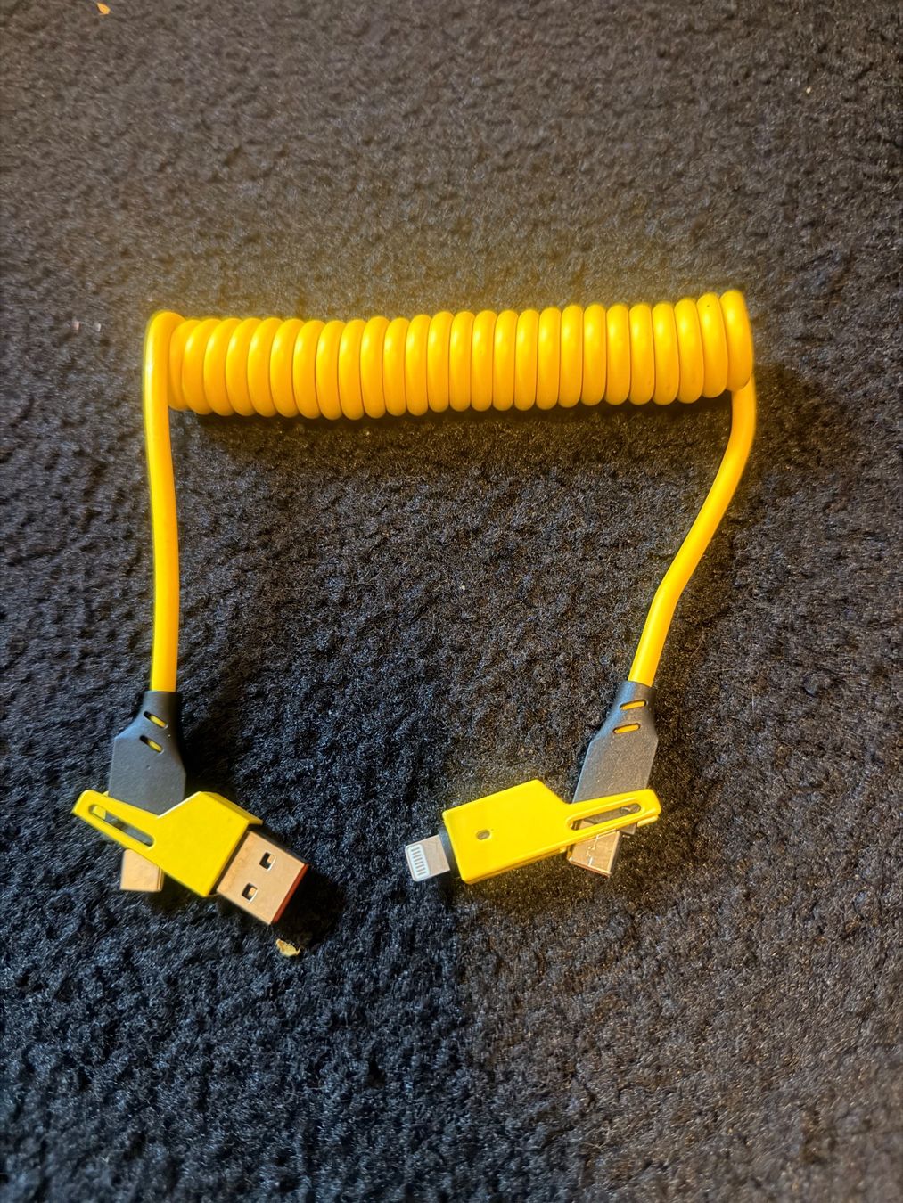 Chargements: Ladekabel 4in1 – Neuf (Voir description) à Niederurnen par Carbon21