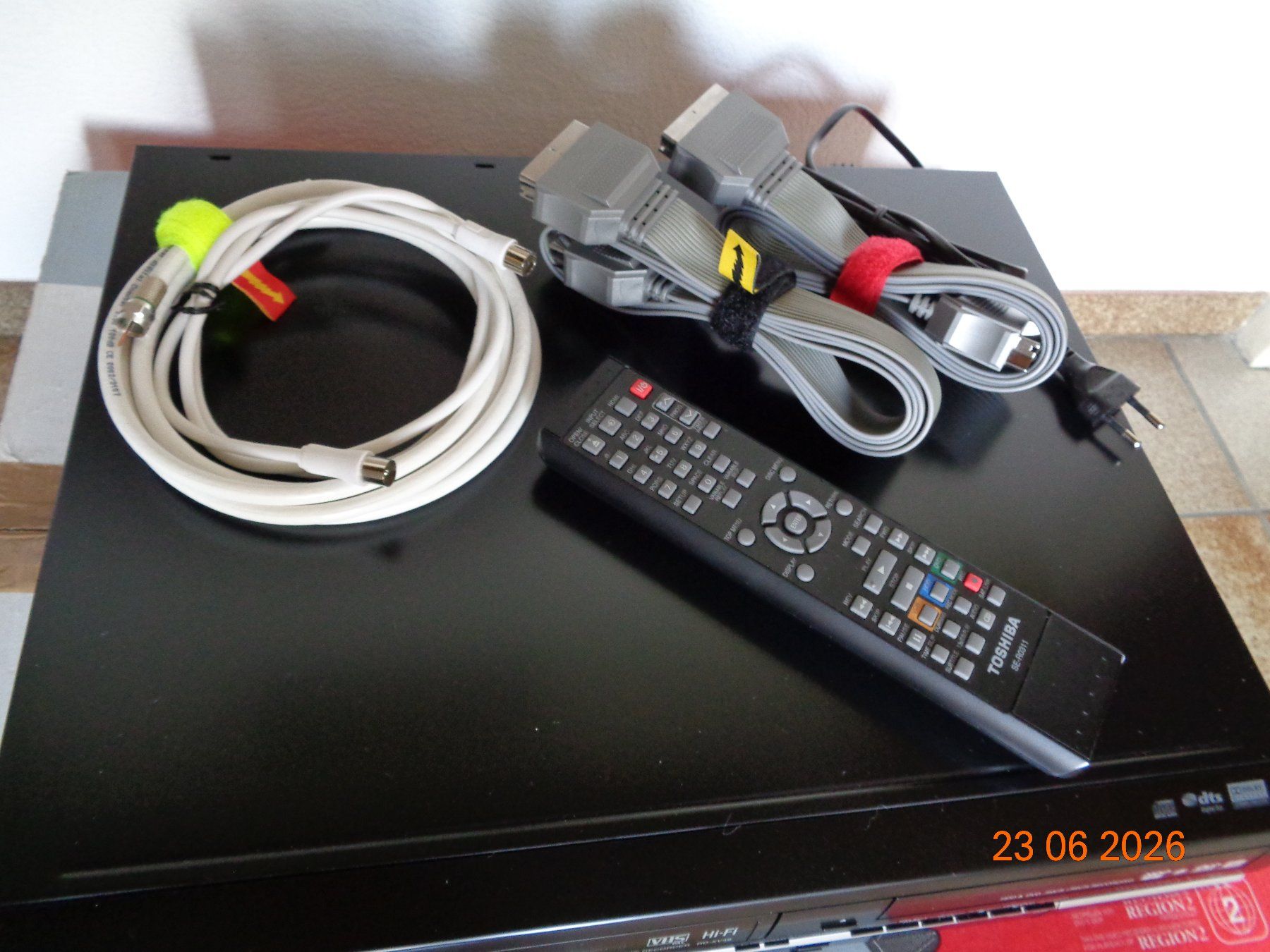 Toshiba Lettore multimediale & Streamer: Toshiba HDD/VCR/DVD Recorder – Usato da Wiesendangen venduto da Gullfoss 3