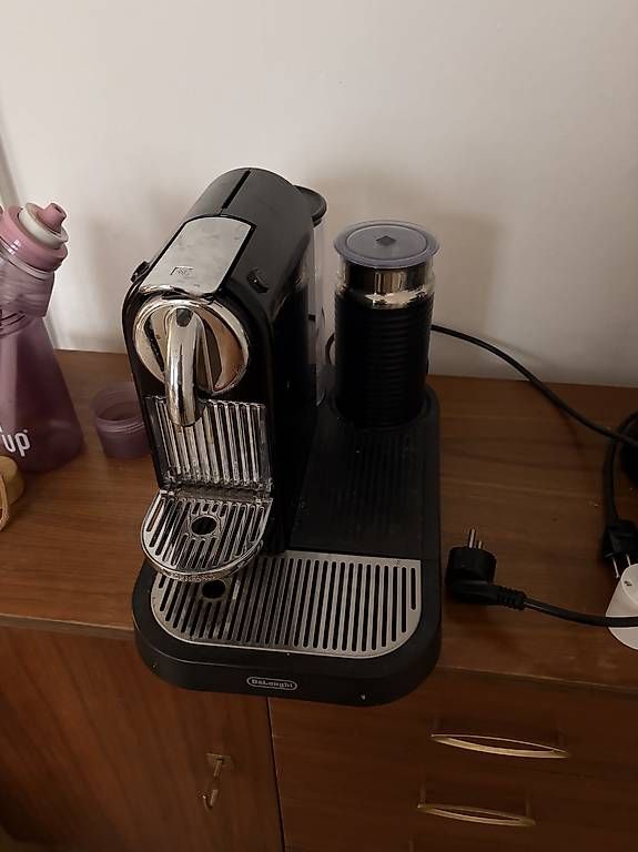 Nespresso Macchine per caffè & Macchine per espresso: Nespresso Kaffeemaschine mit Milchaufschäumer – Usato da Bern venduto da mic_7clt