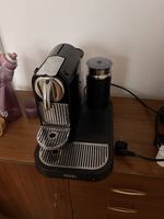 Nespresso Kaffeemaschine mit Milchaufschäumer