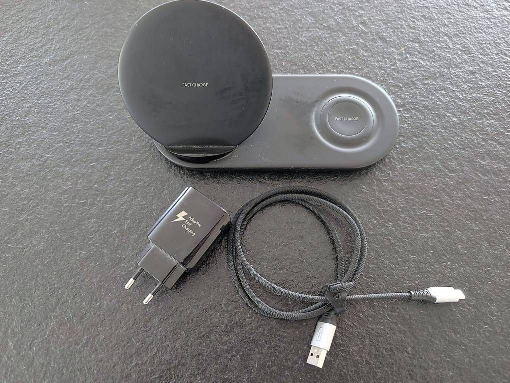 Samsung Caricabatterie: Samsung Wireless Charger Duo  Fast Charge – Usato da Schaffhausen venduto da Vinko15