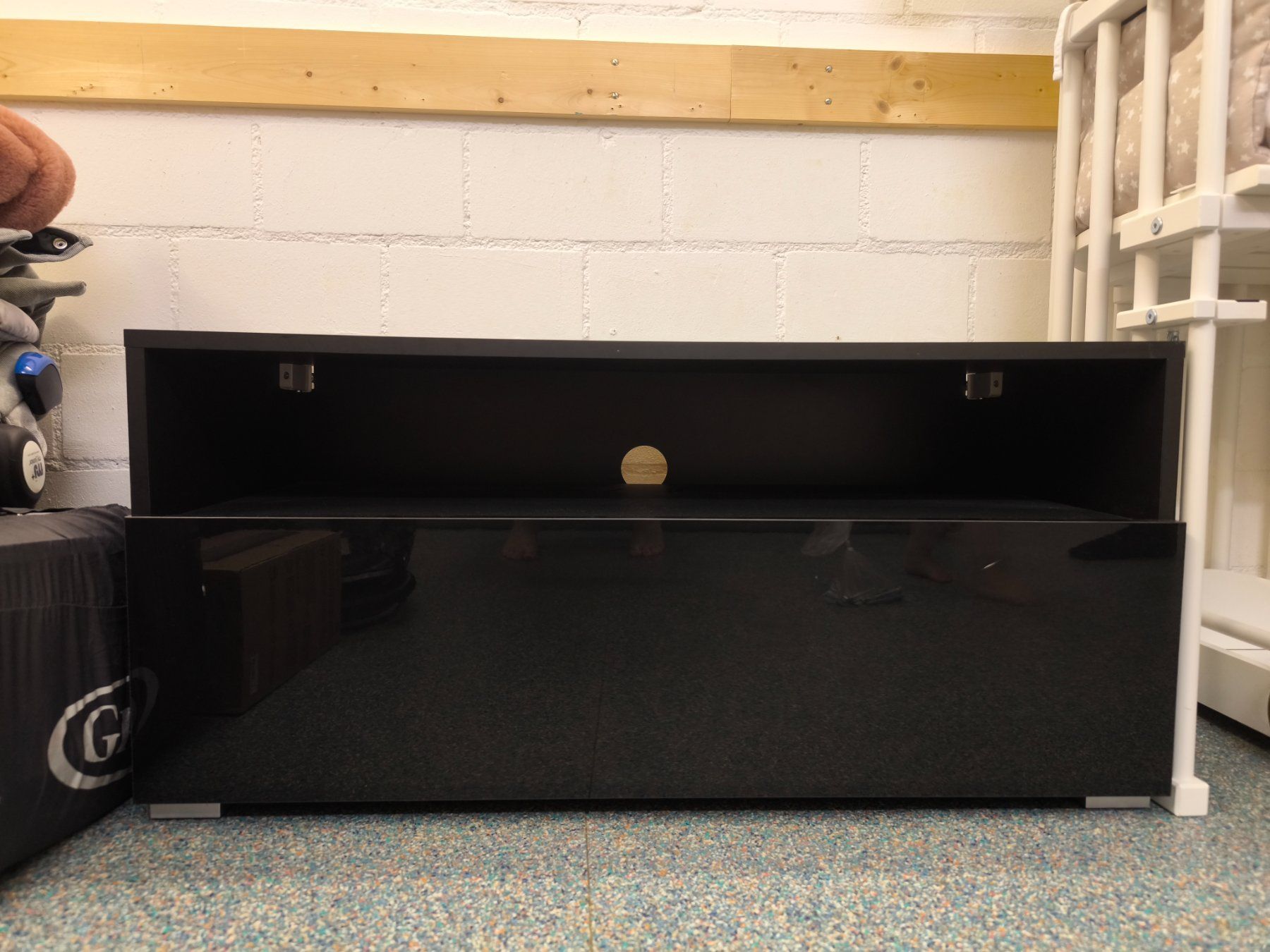 Mobili TV: Kleines Sideboard, TV-Möbel, schwarz – Usato da Fahrwangen venduto da lea_bgp9