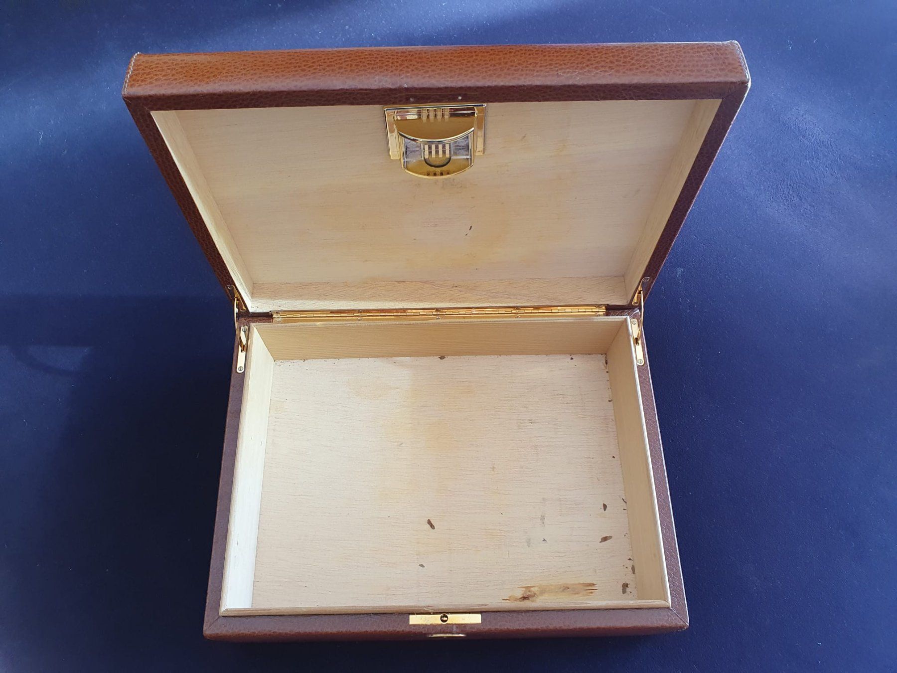 Barattoli: Boîte à cigares en bois de l orme+cuir – Usato da GENEVE venduto da goldforall 1