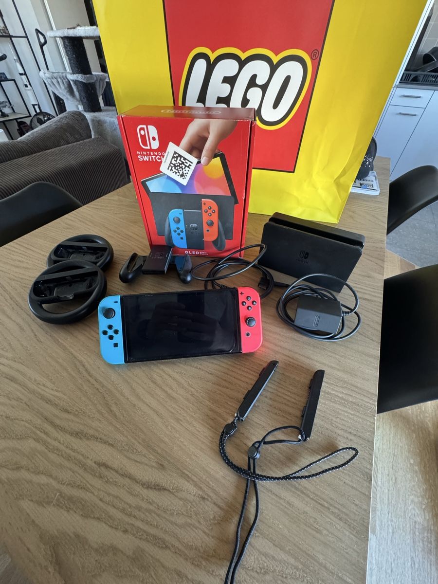 Nintendo Console: Nintendo Switch OLED – Usato da Crissier venduto da rob_5vzx