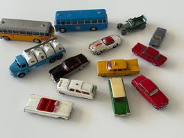 Antike Spielzeugautos aus 50er 60 er Jahre stark gebraucht