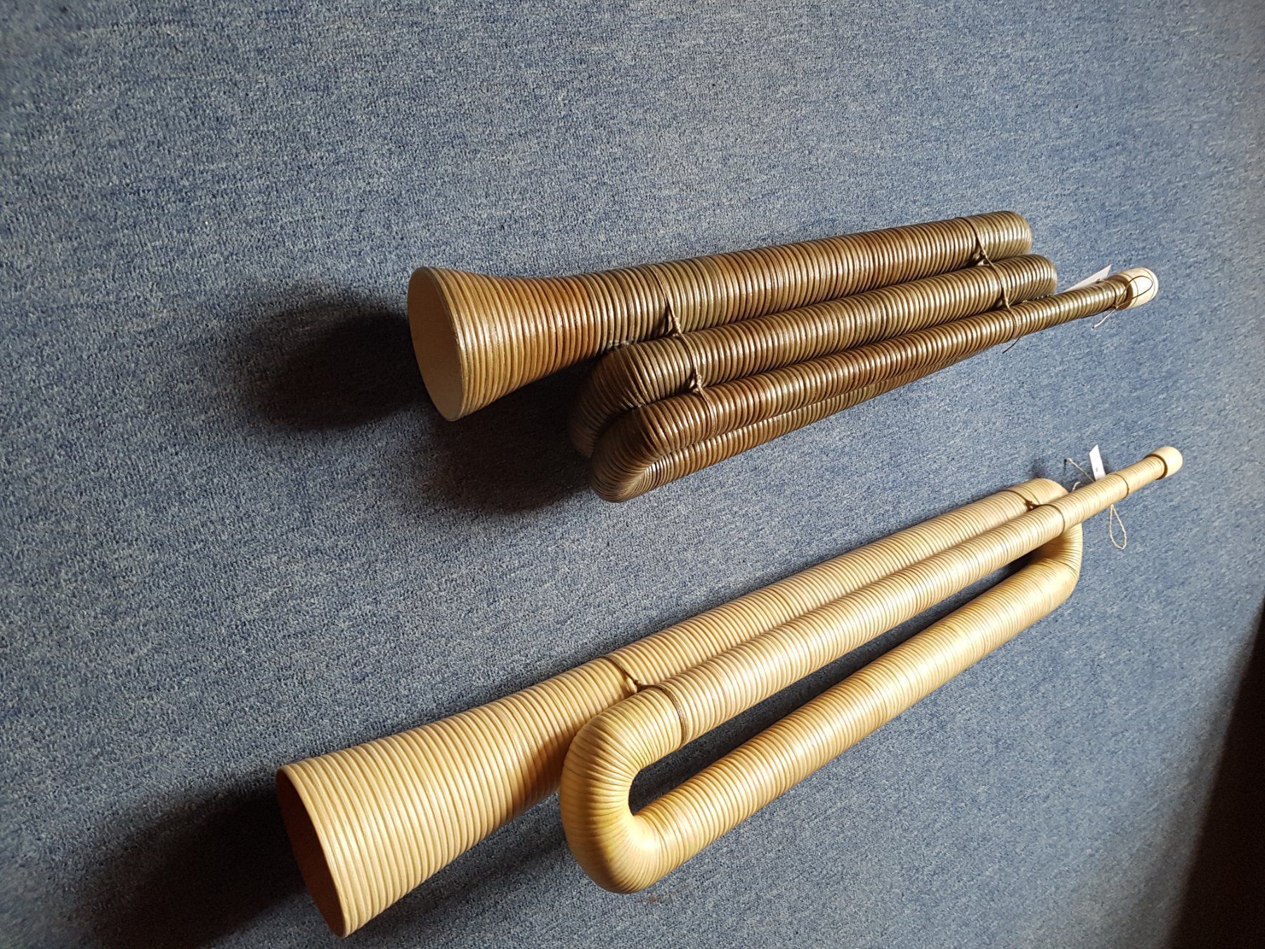 Strumenti musicali: Büchel Alphorn – Usato da Muotathal venduto da Ugasamweli 2