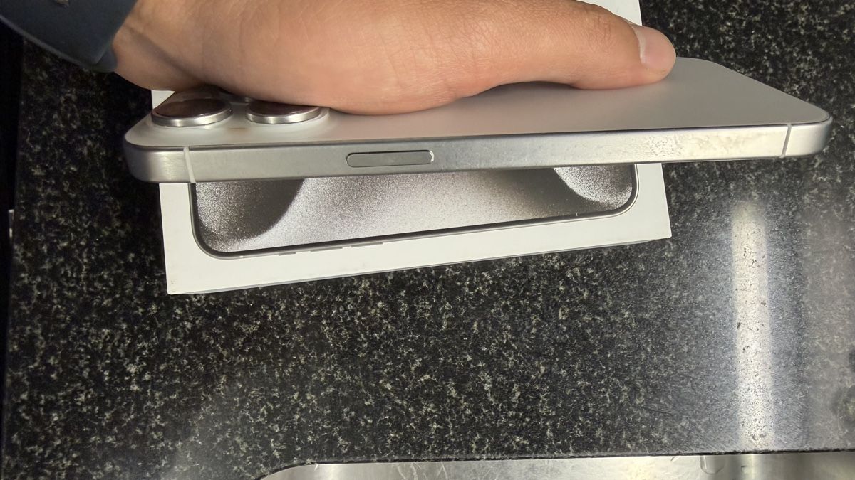 Apple Telefoni cellulari / Smartphones: iPhone 15 Pro Max, 256GB, Silber -Top Zustand – Usato da Niederuzwil venduto da Ismailb12 8