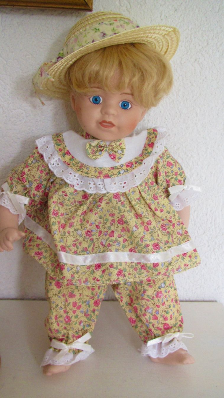 Puppen: POUPEE PORCELAINE PROMENADE COLLECTION – Neu (gemäss Beschreibung) aus Murten von Selliot