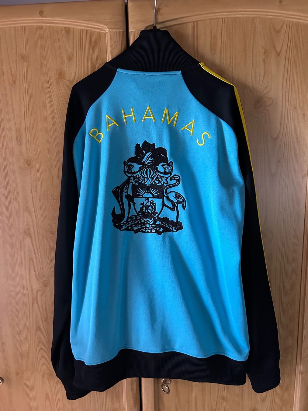 Adidas Jacken: Adidas Trainingsjacke Bahamas, Grösse M – Gebraucht aus Zürich von emkay13 1