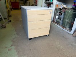 neuer Rollcontainer, 4 Schübe, mit Griffnut