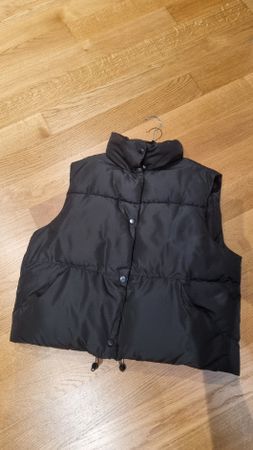 Schwarze Zara Weste, Grösse S, ideal für den Übergang!